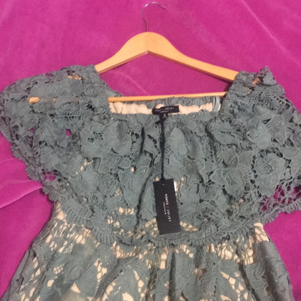 Off shoulders dress
